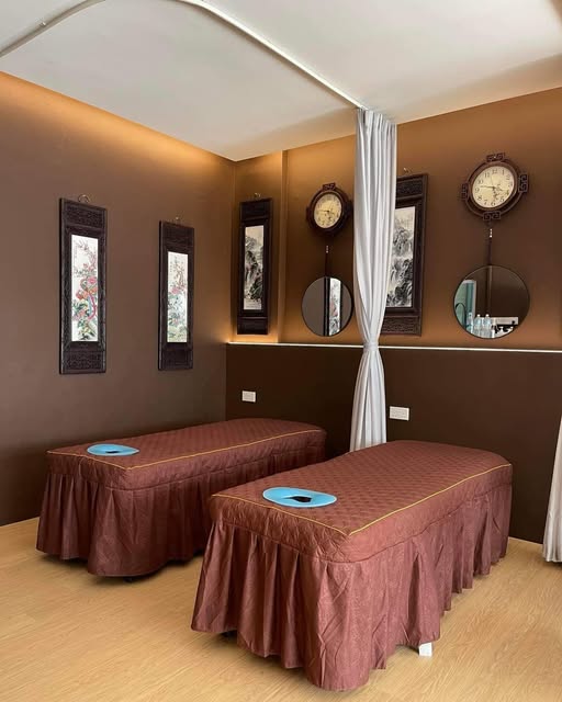 Treatment beds from Wonderfoot Instagram
